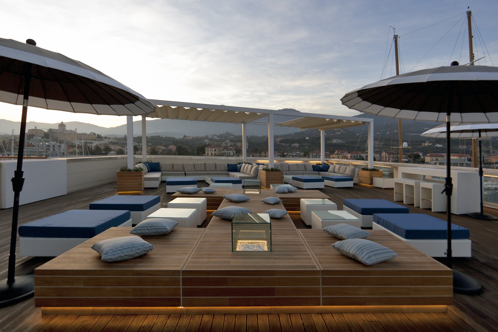 hotel marina yachting loano